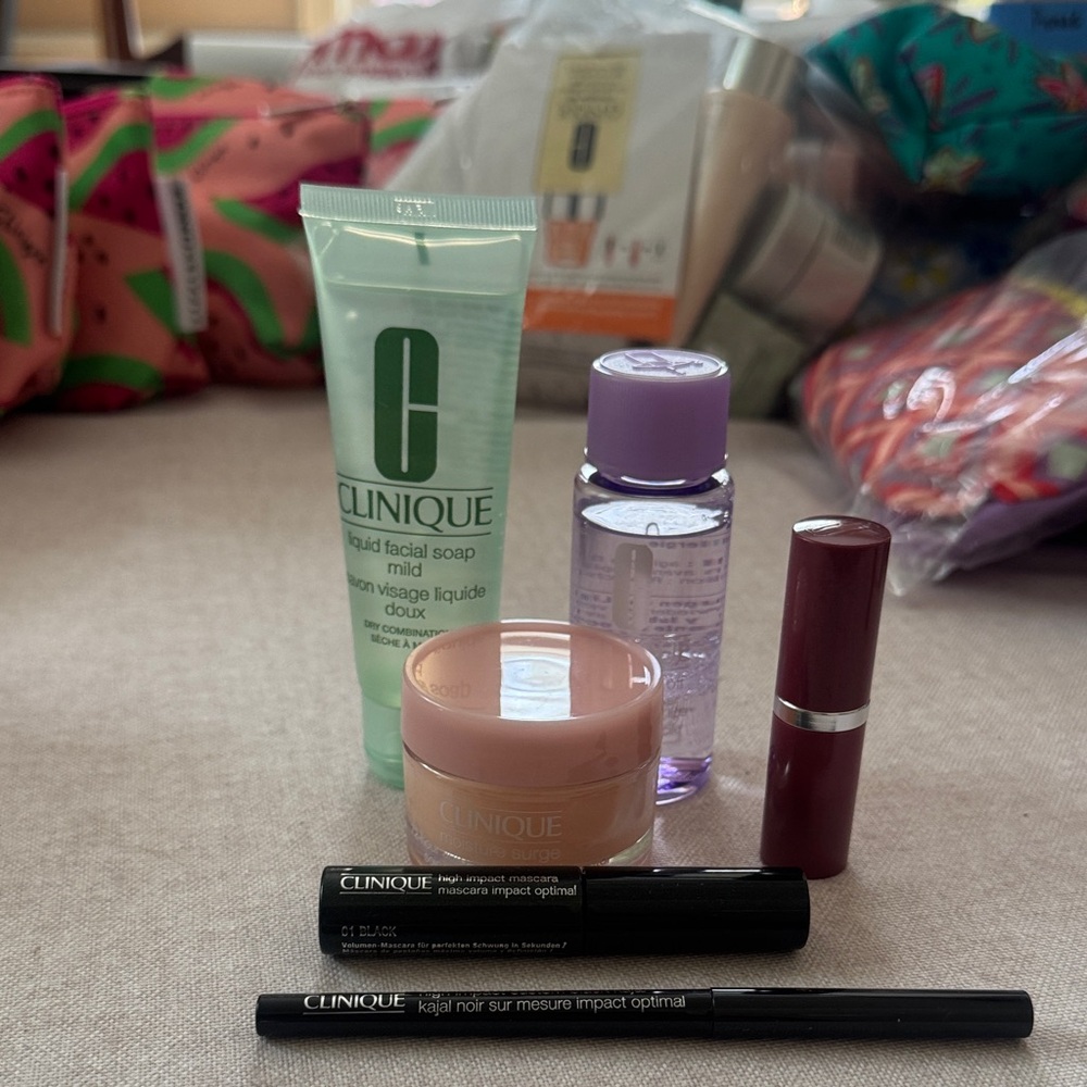 Clinique Lipstick and Skincare Essentials Set